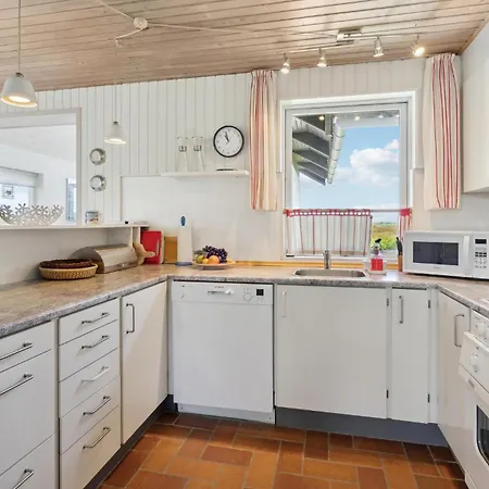 2 Bedroom Lovely In Romo *